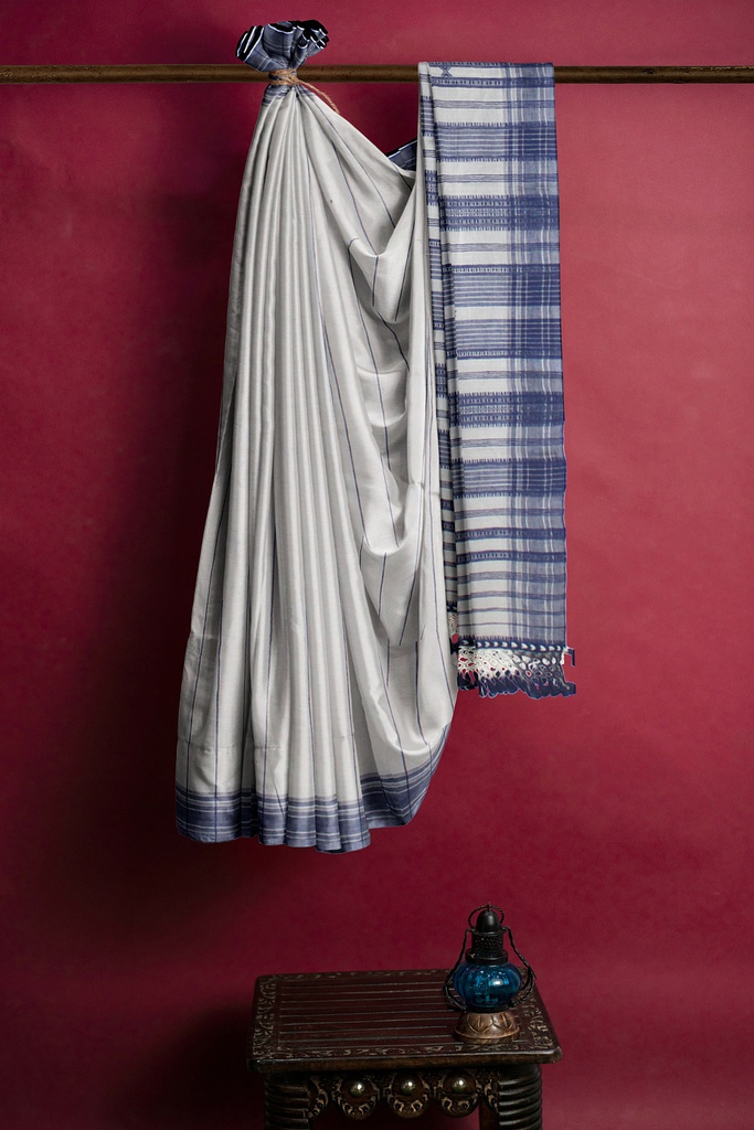 Handwoven Kala Cotton Bhujodi Saree