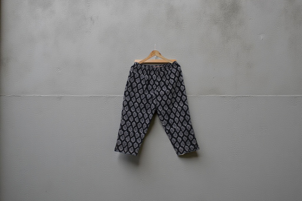Elegant Cotton Block-Print Capri Pants / Trouser